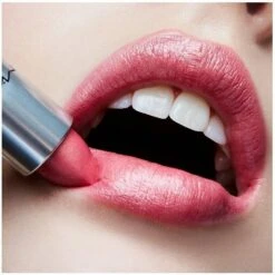 MAC Frost Lipstick 3 Gr. - 303 Bombshell -Clinique Salgsbutik mac frost lipstick 3 gr 303 bombshell 1626770617